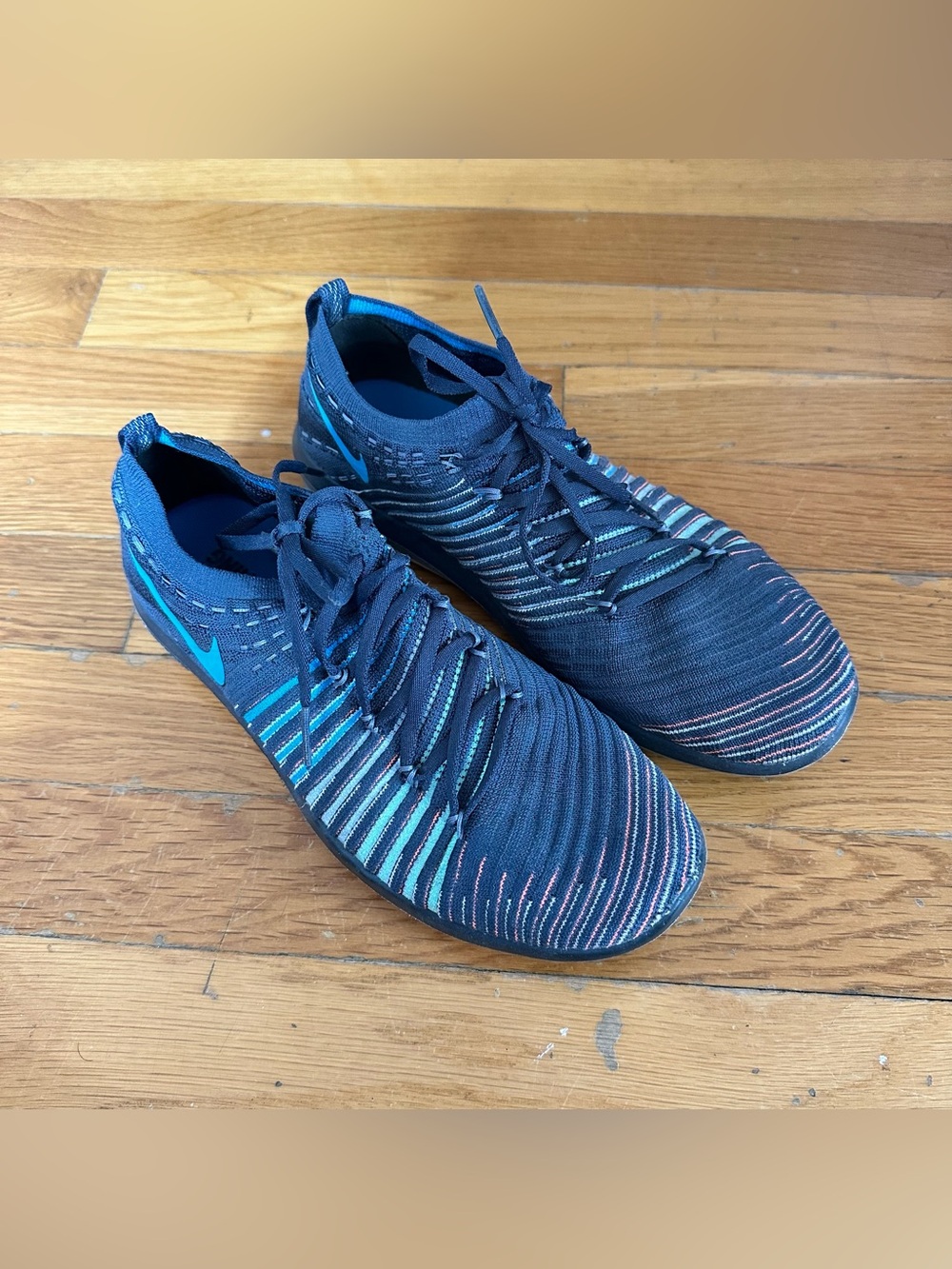 Nike Black Flyknit Running Shoes with Teal Accents size 7.5